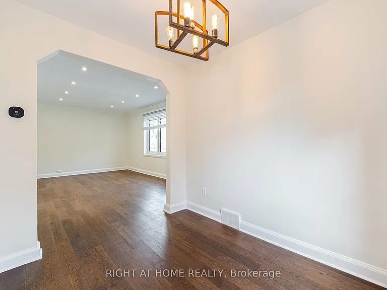 154 Martin Grove Rd — Photo 14