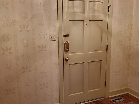 2nd image of 831 N Spence Ave