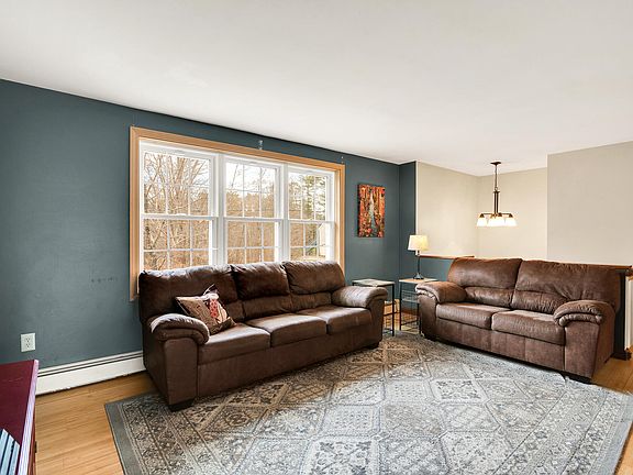 3rd image of 14 Winterbrook Drive