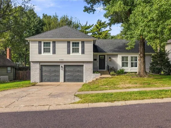 9300 Beverly Dr, Overland Park, KS 66207