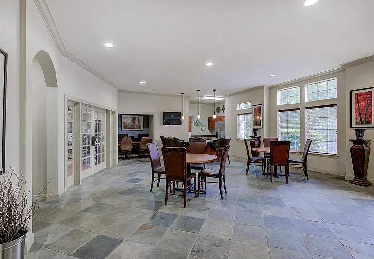 Stonebrook Apartments — Photo 43