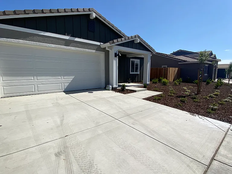 2425 Elkhorn Rd — Photo 1