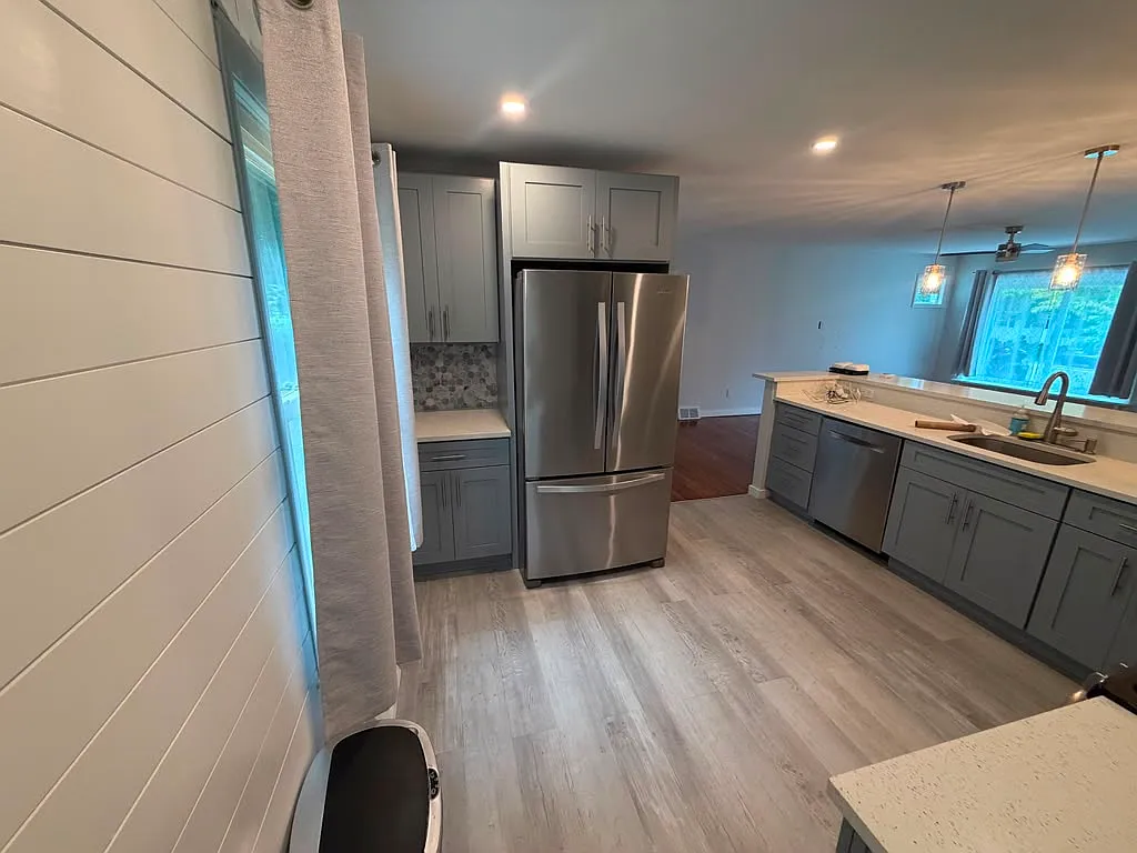 3 bed, 1008 sqft, $3,200 — Photo 4