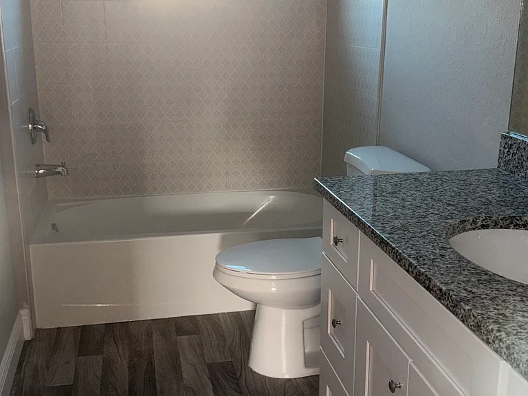 2117 Winger Ave — Photo 5