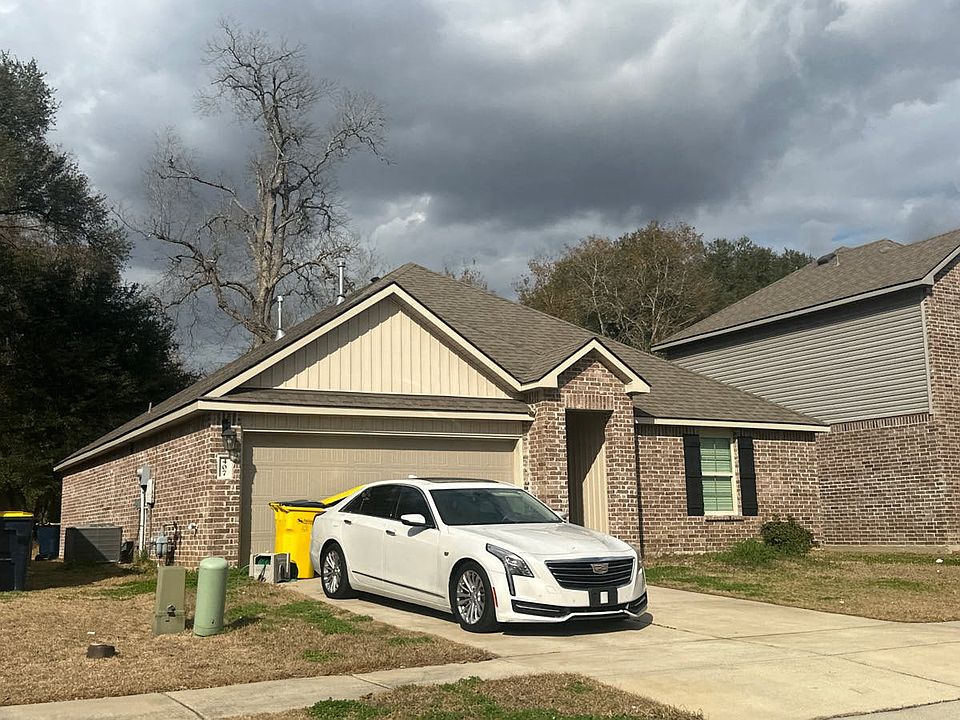 1st image of 407 Saddle Crest Dr