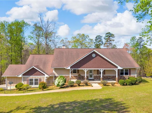 35 Villa Ct, Hartwell, GA 30643