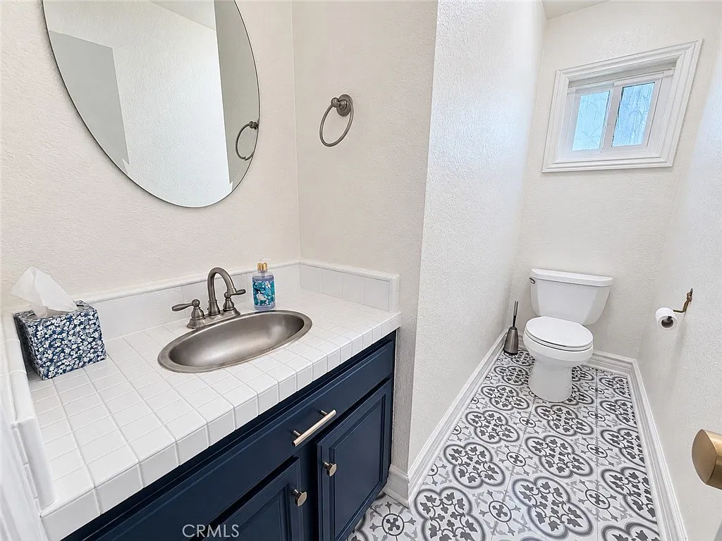 2 bed, 1295 sqft, $3,999 — Photo 2