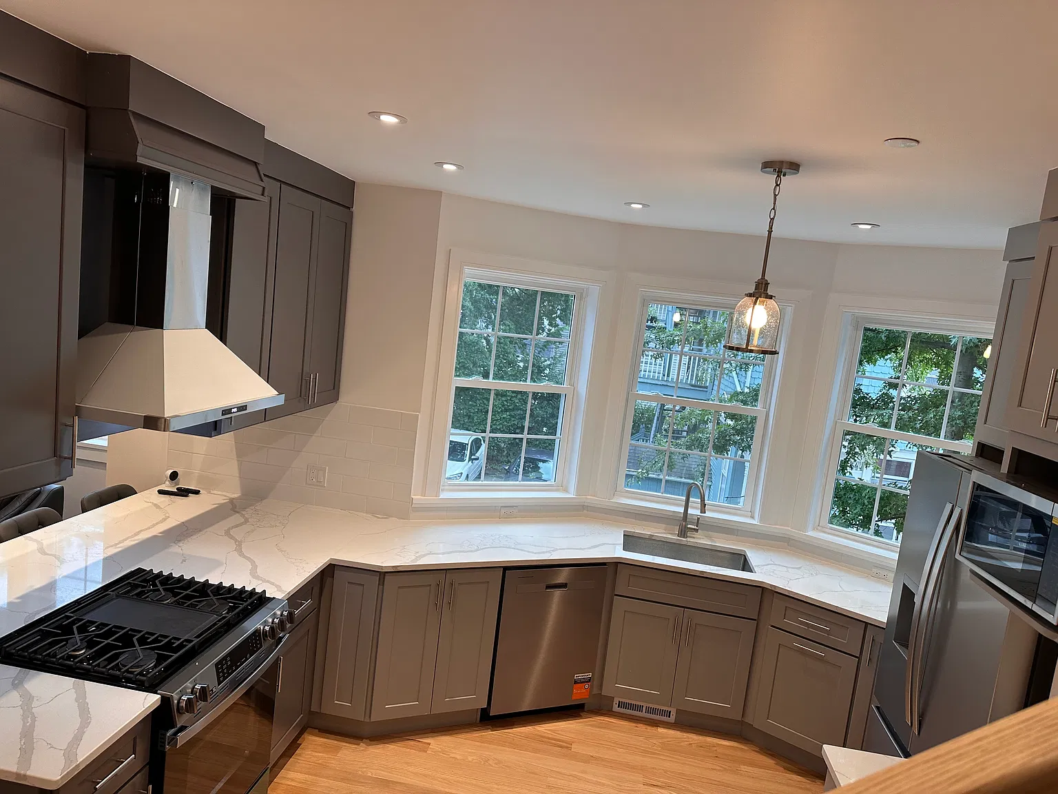 3 bed, 2.5 bath, 1980 sqft, $4,900 — Photo 2
