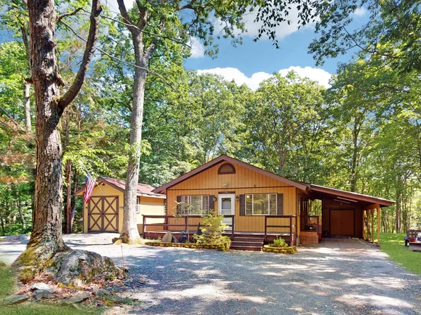 425 Maple Ridge Dr, Lords Valley, PA 18428