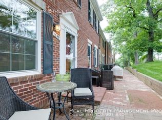 1649 S Barton St, Arlington, VA 22204