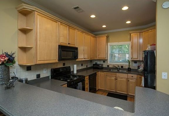 2nd image of 50 Townview Dr