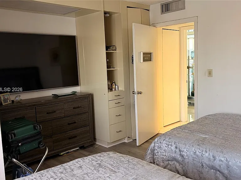 17720 N Bay Rd #6C — Photo 16