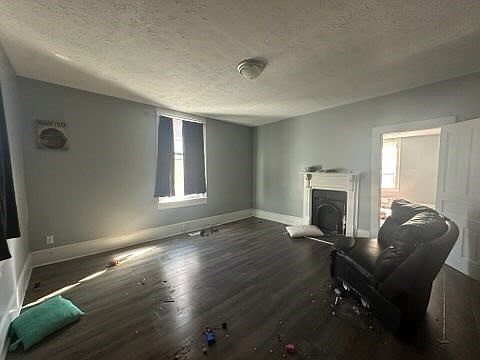 3rd image of 202 Moffett St