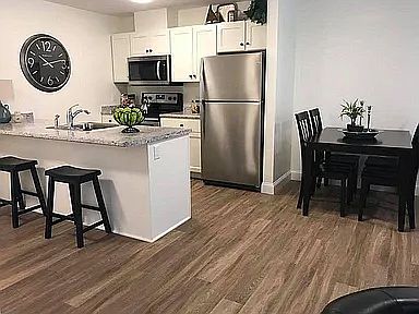 5th image of 5 Griffin Rd #307