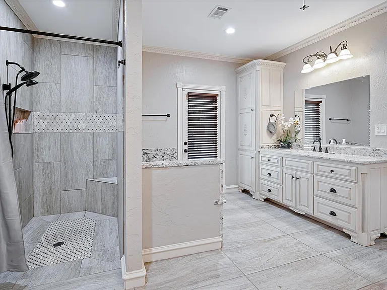 2309 Parker Rd — Photo 20