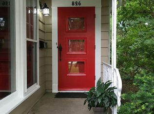 826 N Dee Rd, Park Ridge, IL 60068