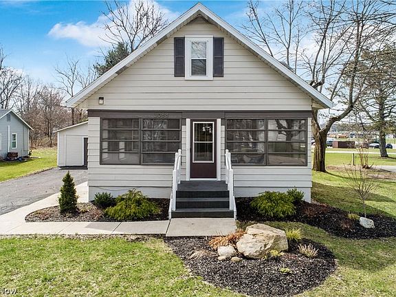 3rd image of 3088 Pleasant St