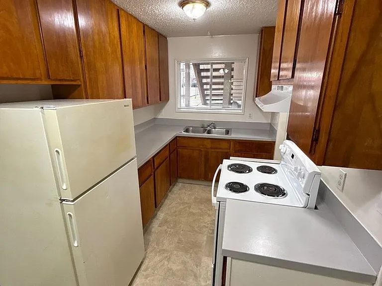 528 SW Levens St #2 — Photo 8