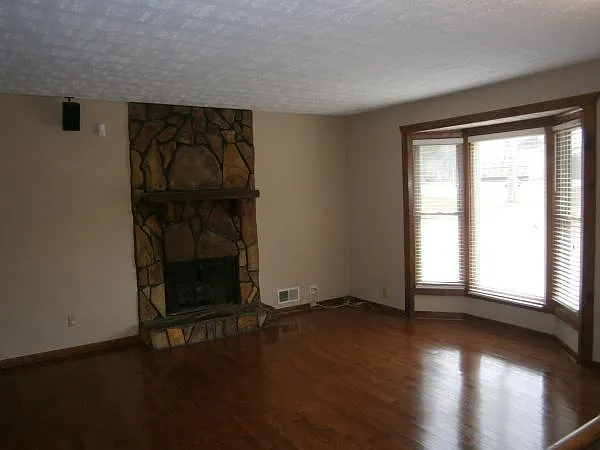 4115 Brownsville Rd — Photo 3