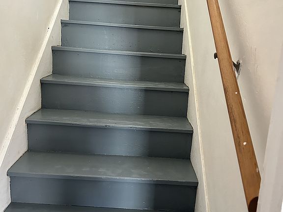 3rd image of 308 W Railroad St