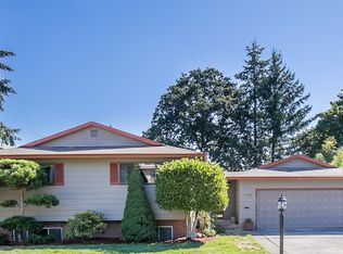 17390 Crownview Dr, Gladstone, OR 97027