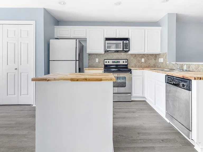 805 N Main St #104 — Photo 9