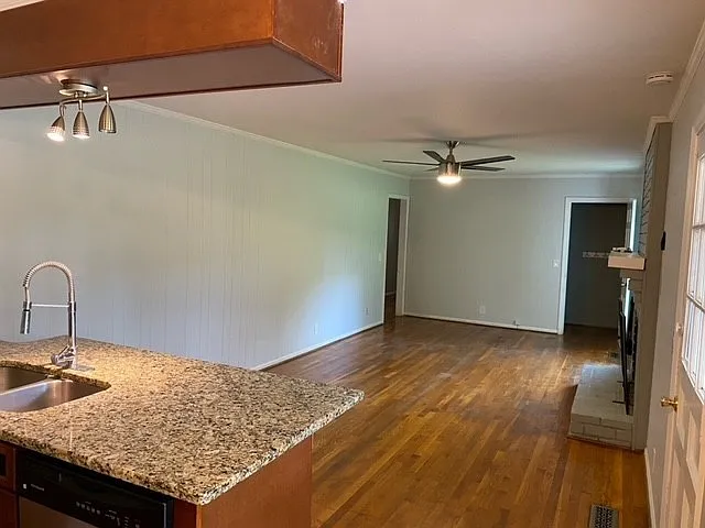 709 Davis Dr — Photo 8