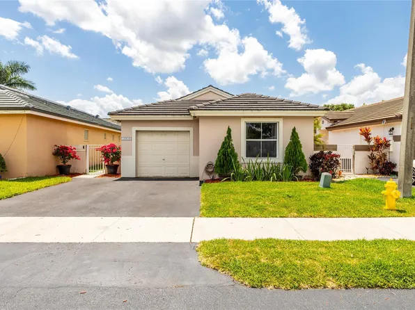 14850 SW 70th Place, Davie, FL 33331