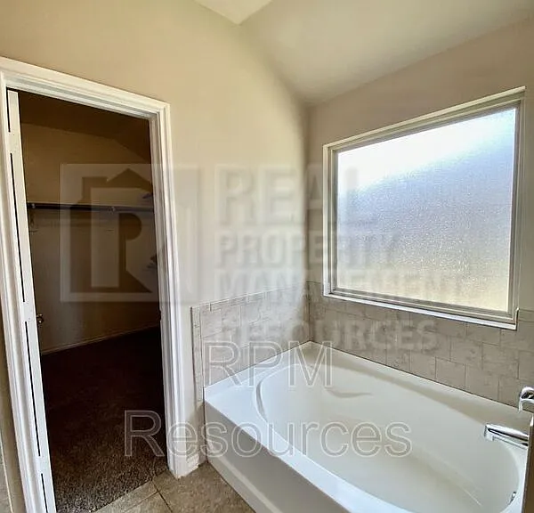 9501 Timberwind Ln — Photo 13