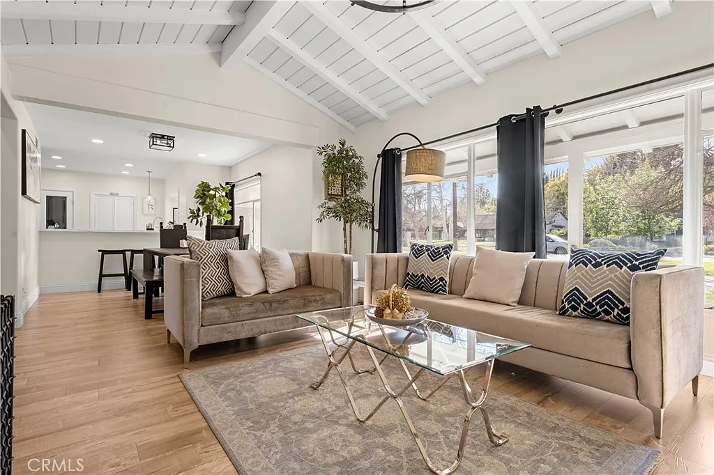 5 bed, 2455 sqft, $8,500 — Photo 3