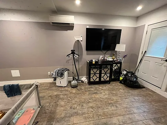 Rented by Delmark Realty LLC | media 108