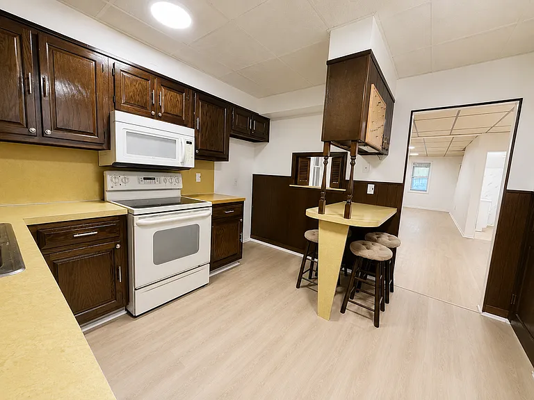 577 Lincoln St — Photo 11