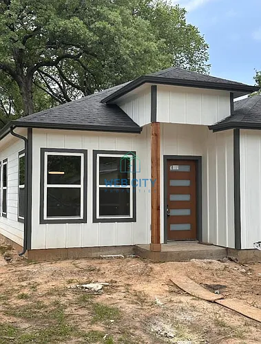 4717 Zealand St Photo 1