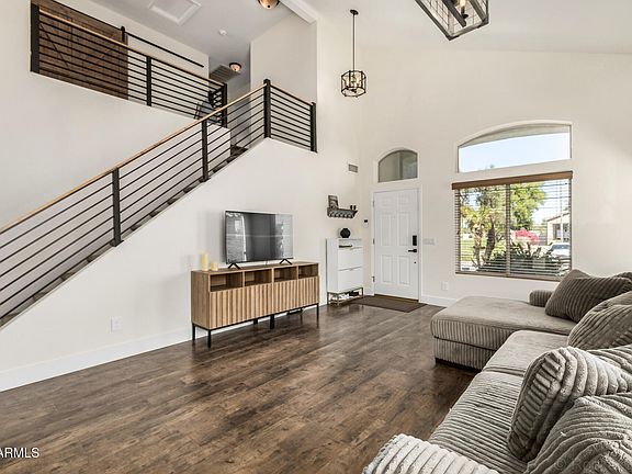 4th image of 3221 E SAN REMO Avenue