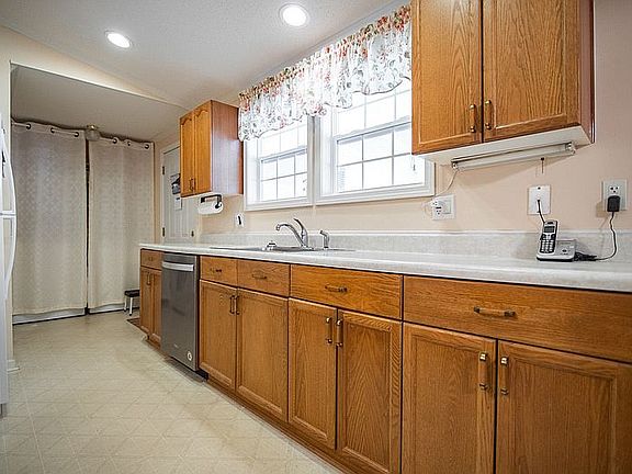 3rd image of 447 Elzie Hill Dr