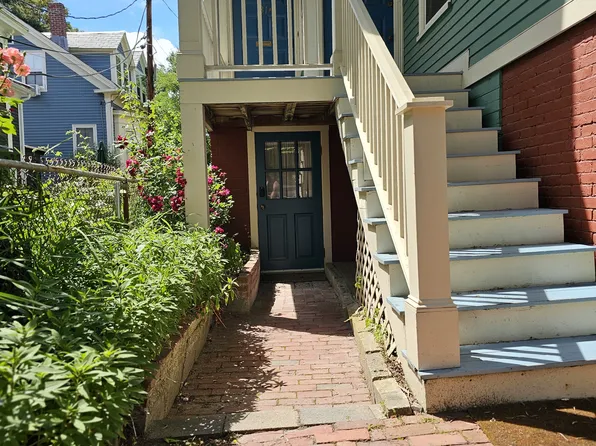31 Antrim St #B, Cambridge, MA 02139