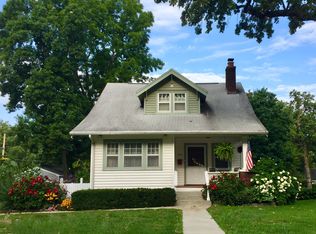 1045 Oakland Rd NE, Cedar Rapids, IA 52402