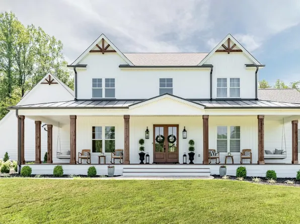 The Oakridge Farmhouse Plan, Hayden Run