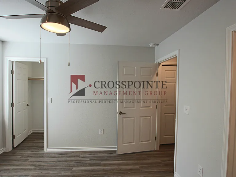 1927 Lindbergh Dr #301 — Photo 47