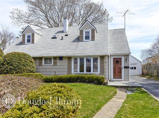 9 Robert Rd, Glen Cove, NY 11542