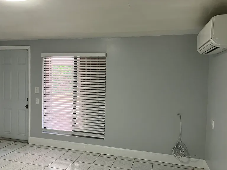 350 E Sandy Cir — Photo 6