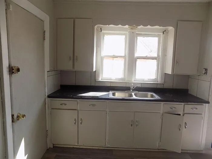 14137 Mansfield Ave — Photo 7