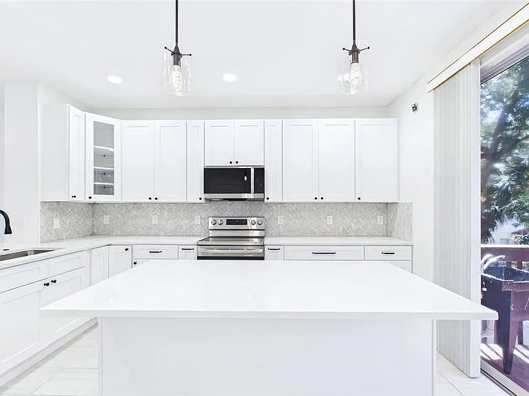 3175 Bayshore Oaks Dr — Photo 18