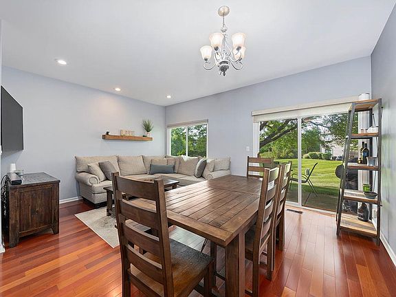 4th image of 947 Parkhill Cir