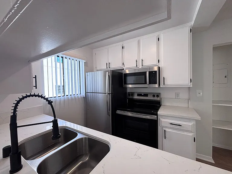 132 Clark Dr — Photo 6
