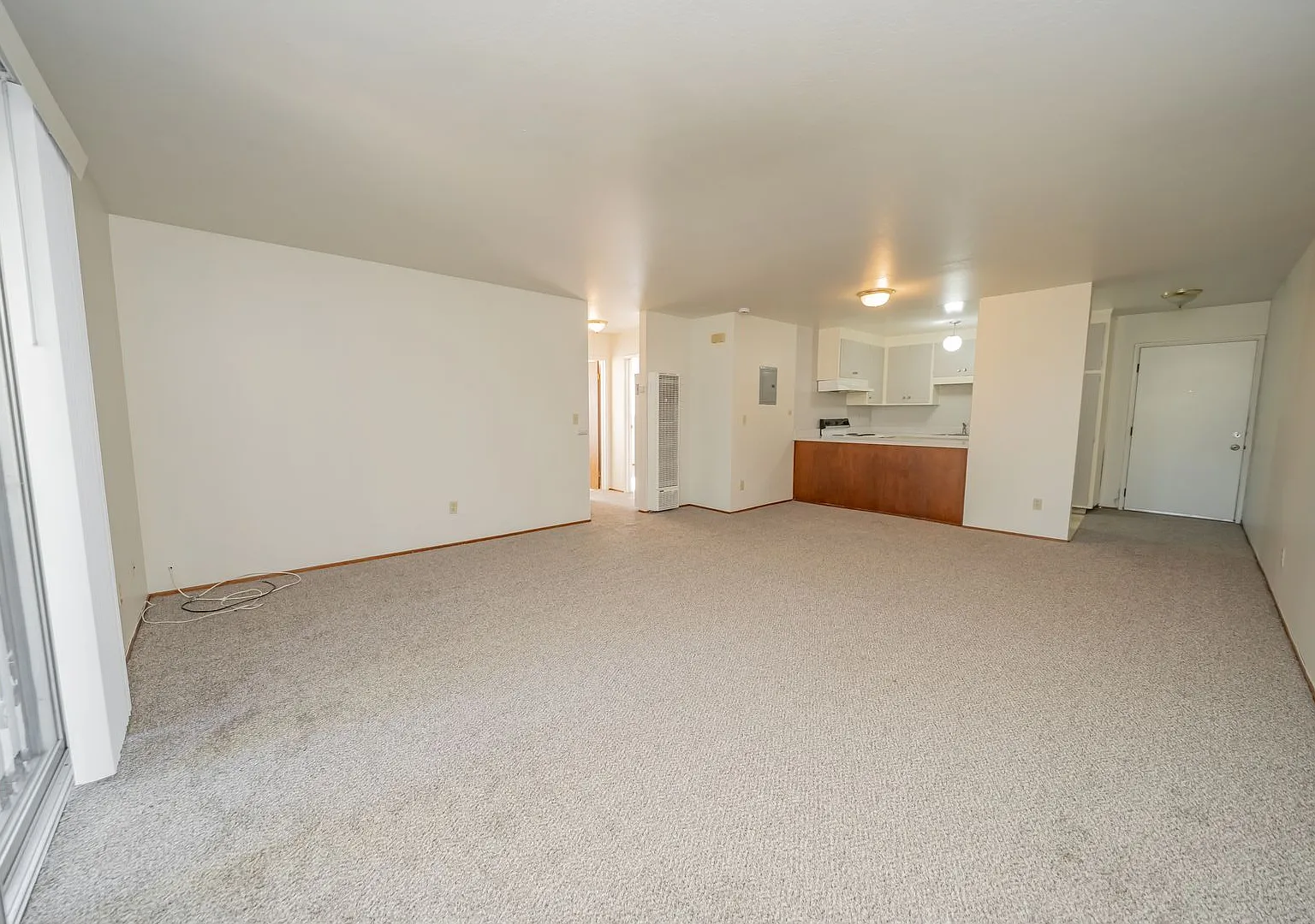 580 Jean St — Photo 3
