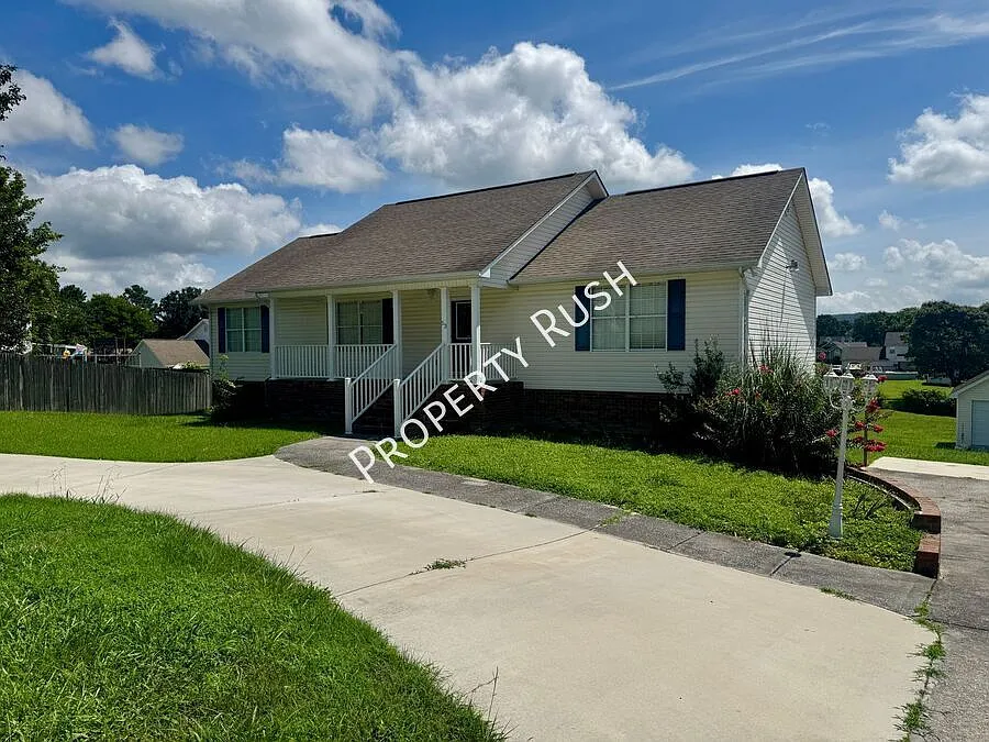 53 Spring Wind Cir. - Gorgeous 3 bed/2 bath rental home in Ringgold, GA! $2,195/mo. — Photo 3