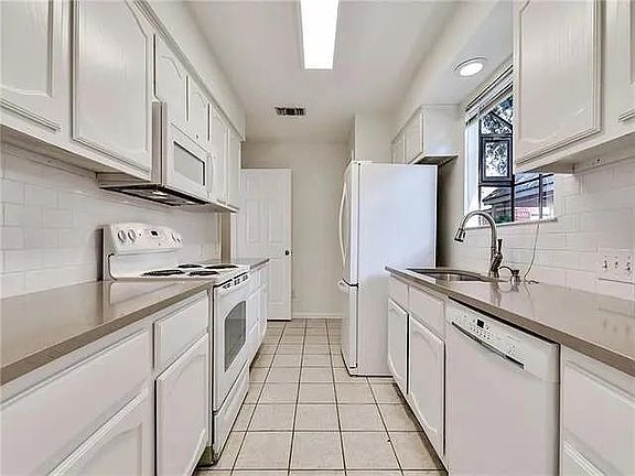 4th image of 312 Sailmaster St