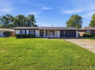 73 Bedford Dr, Belleville, IL 62226