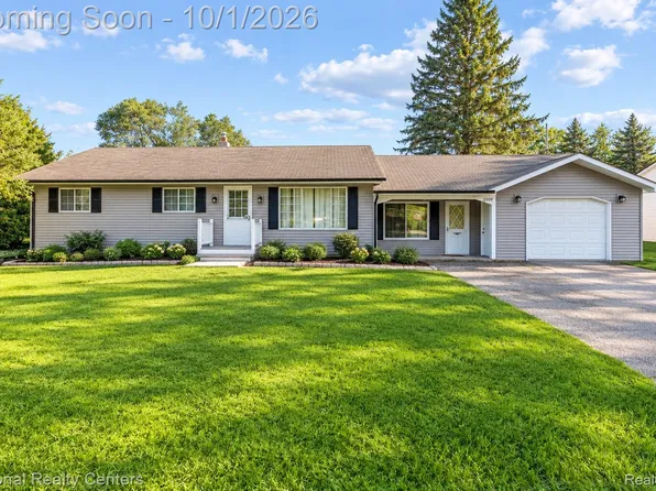 2700 W Walton Blvd, Waterford, MI 48329